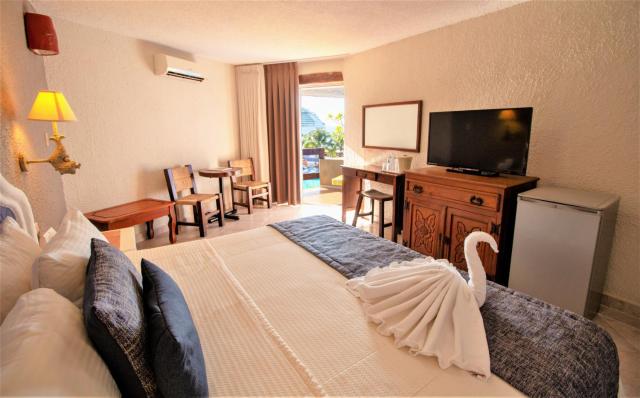 Casa del Mar Cozumel Hotel & Dive Resort with free access to an exclusive beach club — photo 16