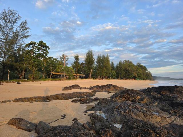 Hotel and Beach Bungalow at Lanta Resort — photo 20