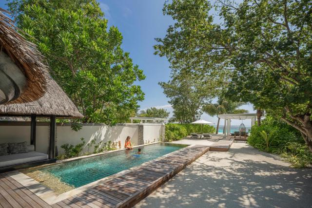 Four Seasons Resort Maldives at Kuda Huraa — photo 10