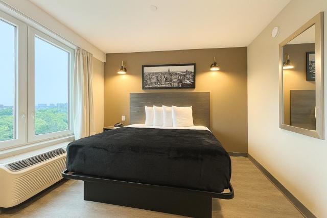 LIV Hotel Bronx - Newly Built — photo 15