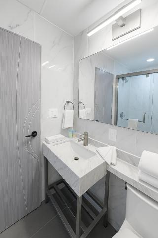 LIV Hotel Bronx - Newly Built — photo 3
