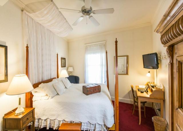The Currier Inn — photo 1
