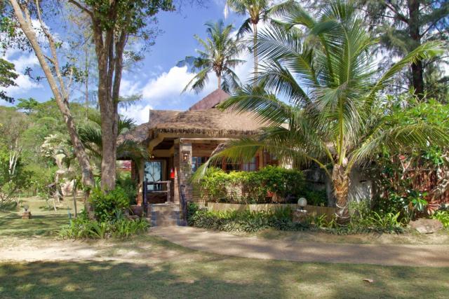 Hotel and Beach Bungalow at Lanta Resort — photo 10