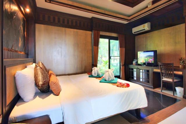 Hotel and Beach Bungalow at Lanta Resort — photo 12