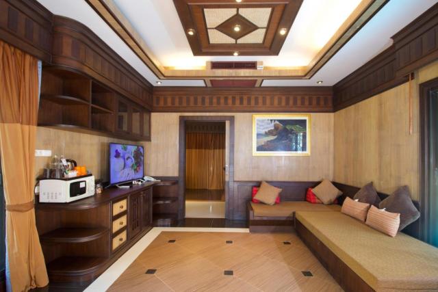 Hotel and Beach Bungalow at Lanta Resort — photo 13