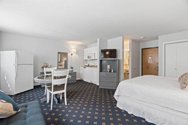 The Niantic Inn — photo 11