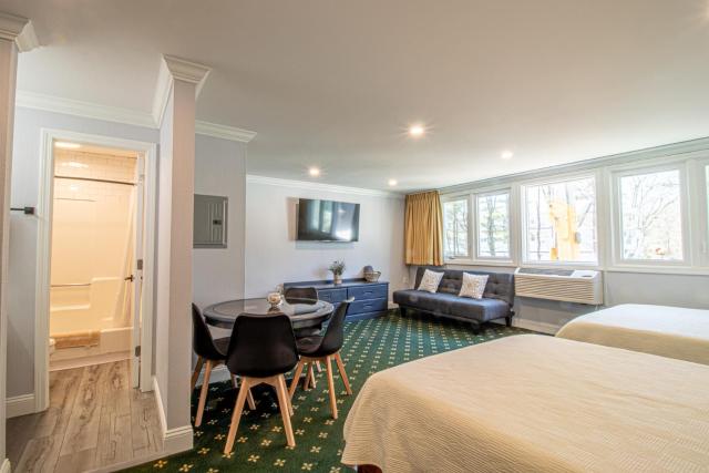 The Niantic Inn — photo 23