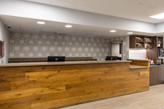 Huntersville Inn & Suites Lake Norman — photo 4