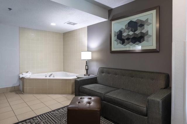 Huntersville Inn & Suites Lake Norman — photo 18