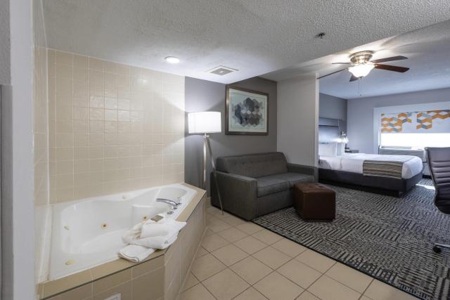 Huntersville Inn & Suites Lake Norman — photo 19