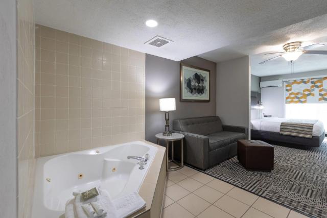 Huntersville Inn & Suites Lake Norman — photo 20