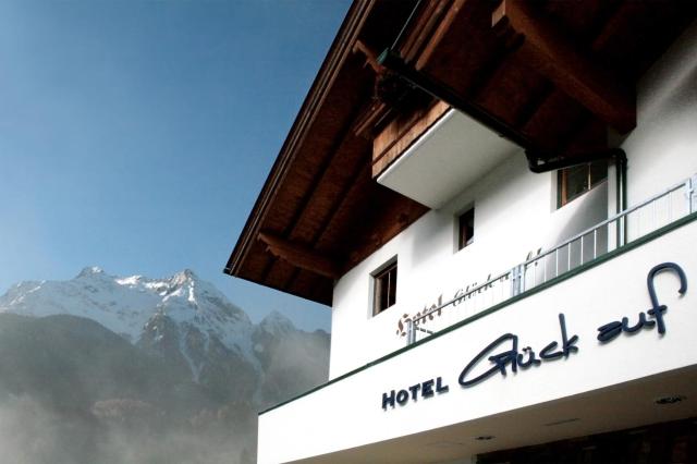 Hotel & Suites Glück Auf — photo 24