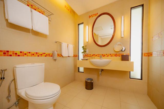 Hulhule Island Hotel — photo 19