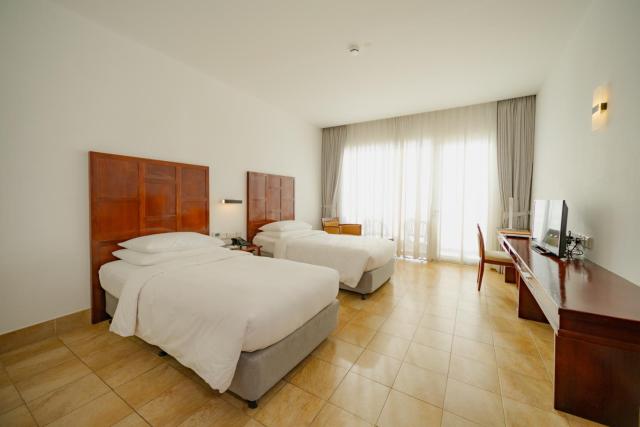 Hulhule Island Hotel — photo 23