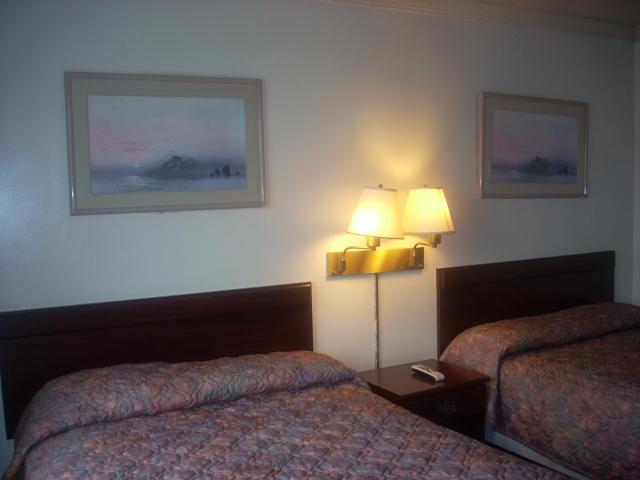 Economy Inn — photo 20