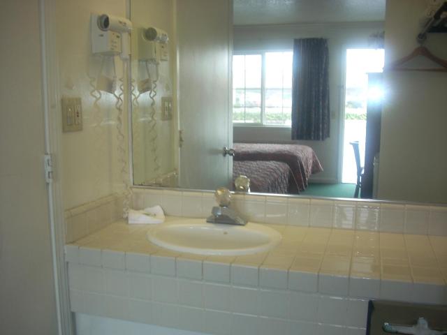 Economy Inn — photo 7
