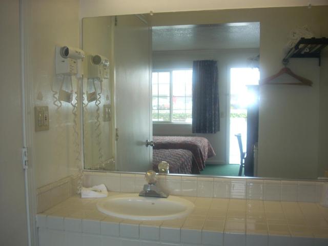 Economy Inn — photo 3
