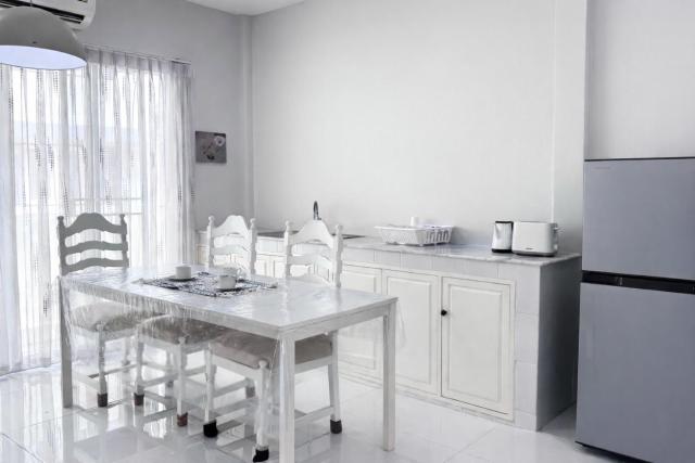 Blissful Heaven Residence at BTS Phromphong Emdistrict Shopping Area — photo 9