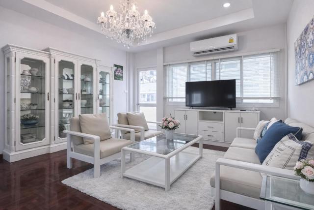 Blissful Heaven Residence at BTS Phromphong Emdistrict Shopping Area — photo 19