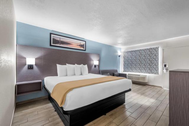 Royale Inn — photo 12