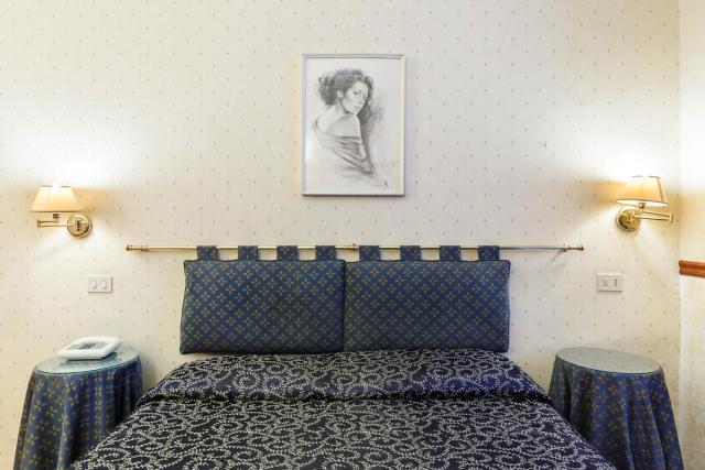 Hotel Paris — photo 2
