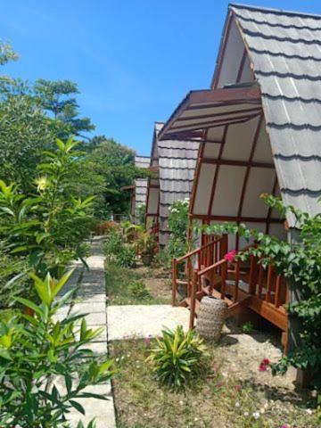 Villa Raflesh Inn By Four G — photo 1