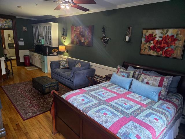 Firehouse Inn — photo 6