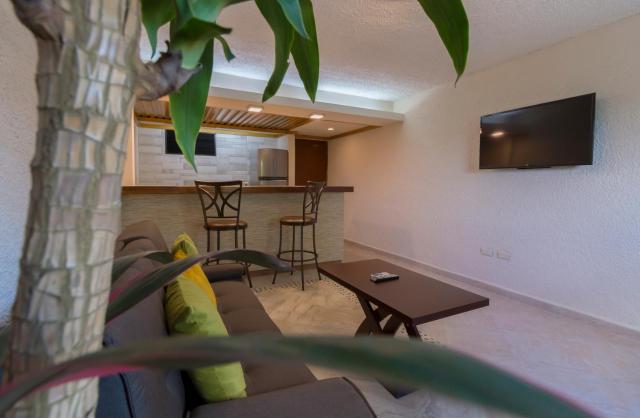 Casa del Mar Cozumel Hotel & Dive Resort with free access to an exclusive beach club — photo 11