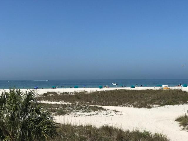 Birdsong Gulf Front Beach Suites — photo 23