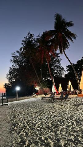 Standard Triple Room with Sea View — DEWATI ROOMSTAY B&B