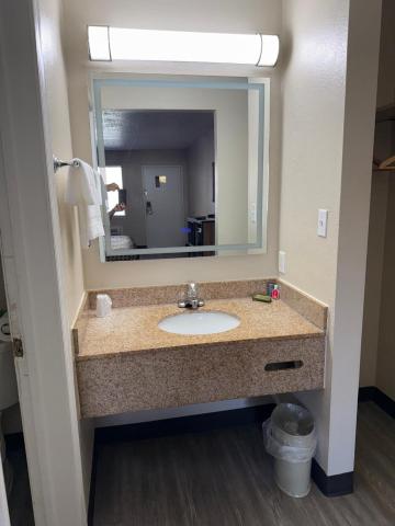 STUDIOS & SUITES 4 LESS CHESAPEAKE — photo 9