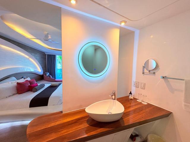 Condohotel The Carmen Deluxe Oceanview King Suite — photo 22