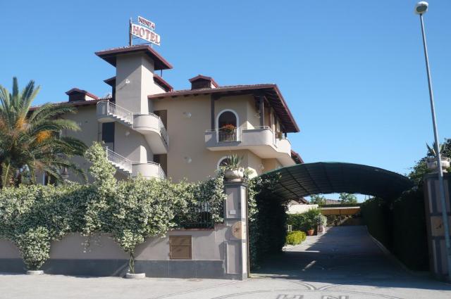 Ninfa hotel — photo 1