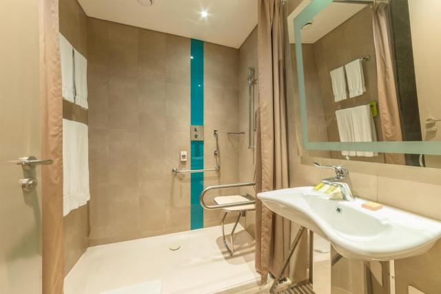 Hilton Garden Inn Istanbul Atatürk Airport — photo 16