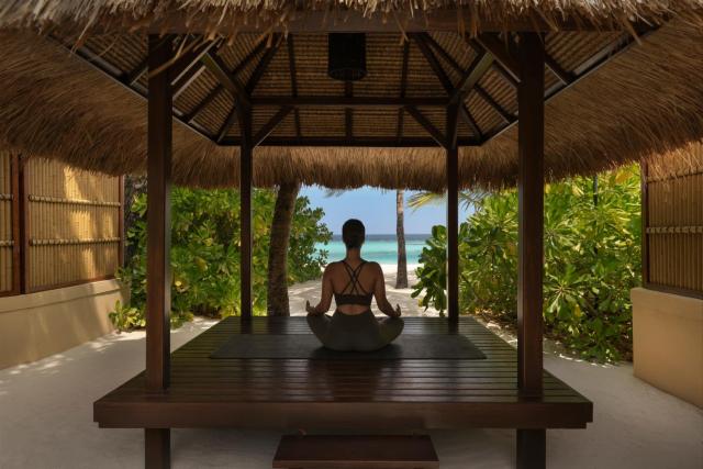 Beachfront Sunset View Pool Villa — Banyan Tree Vabbinfaru