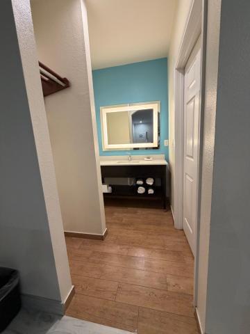 Crystal Inn & Suites IAH Humble — photo 8