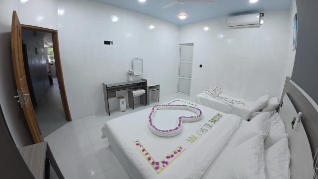 Omadhoo Inn — photo 19