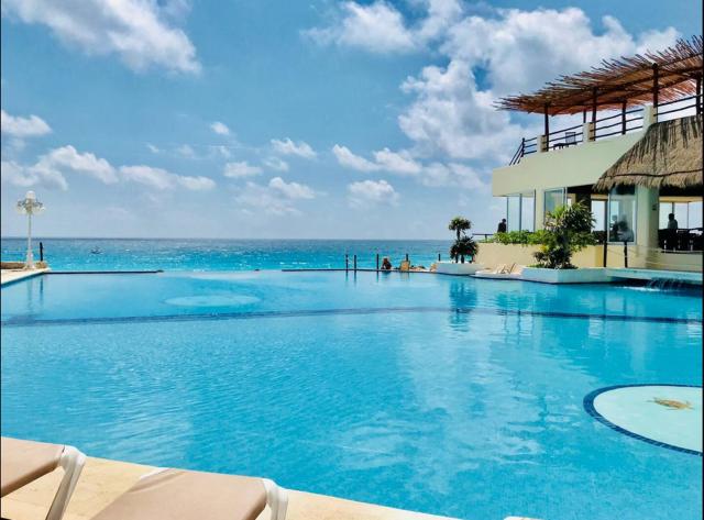 Caribbean View at Cancun Plaza Beachfront Condos — photo 4