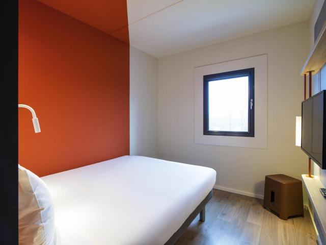 ibis budget Rotterdam The Hague Airport — photo 16