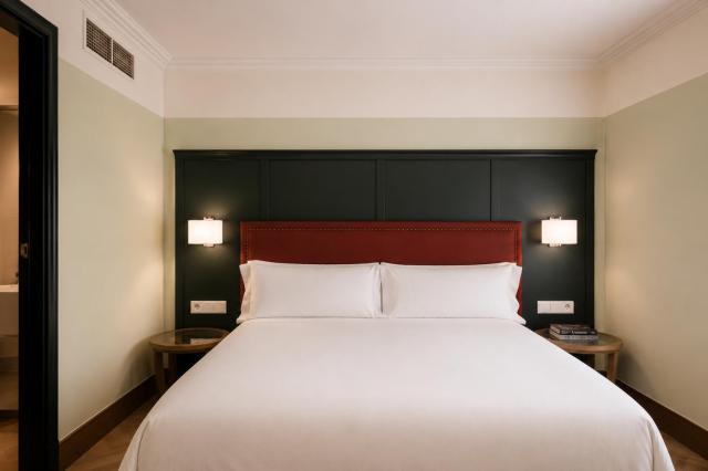 Honest Granada Hotel — photo 15