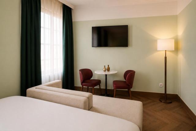 Honest Granada Hotel — photo 11