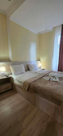 Double or Twin Room with Balcony — Tbiliseli Inn