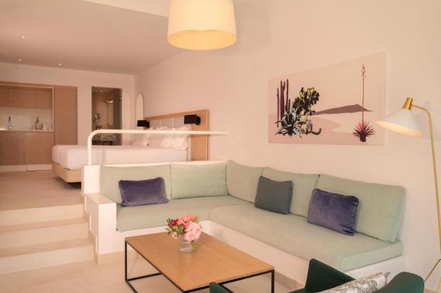 Plus Fariones Suite Hotel — photo 22