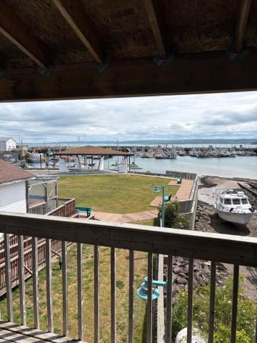 Shoreline Suites — photo 10