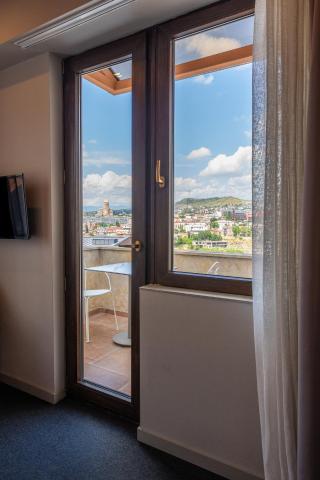 King Tamar Hotel By Luxuria Hotels — photo 11