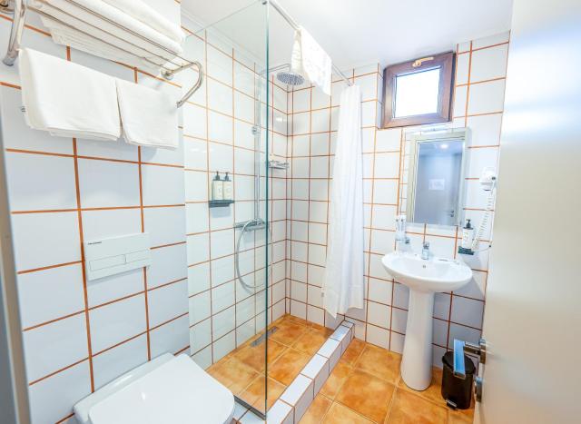 King Tamar Hotel By Luxuria Hotels — photo 12