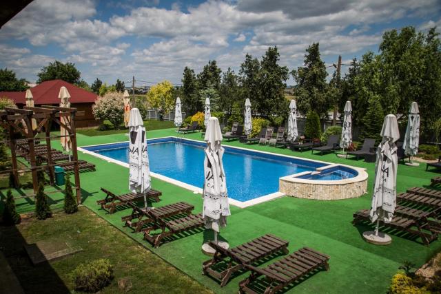 Hotel Mondial - Baia in Romania