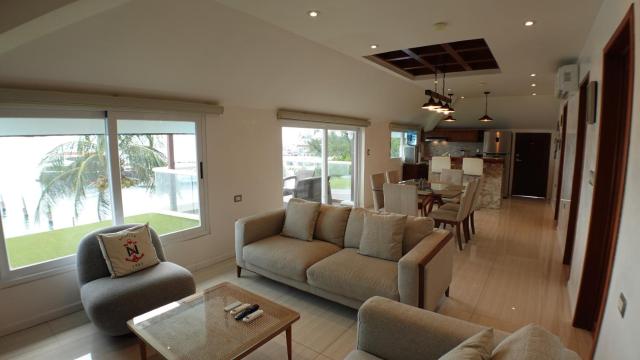 Bartolome Oceanfront Suites — photo 13