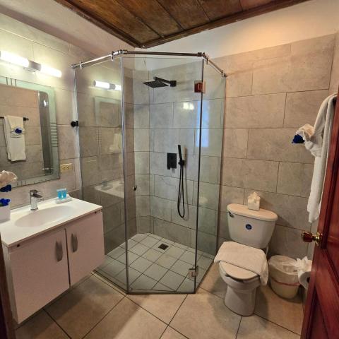 Quadruple Room with Bath — Hotel Gerald