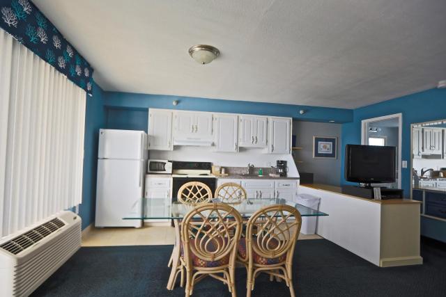 Shoreline Island Resort - Exclusively Adult — photo 4